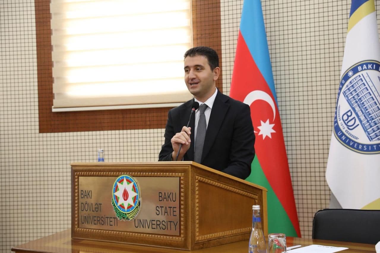 BDU-da keçirilən forumda çıxış