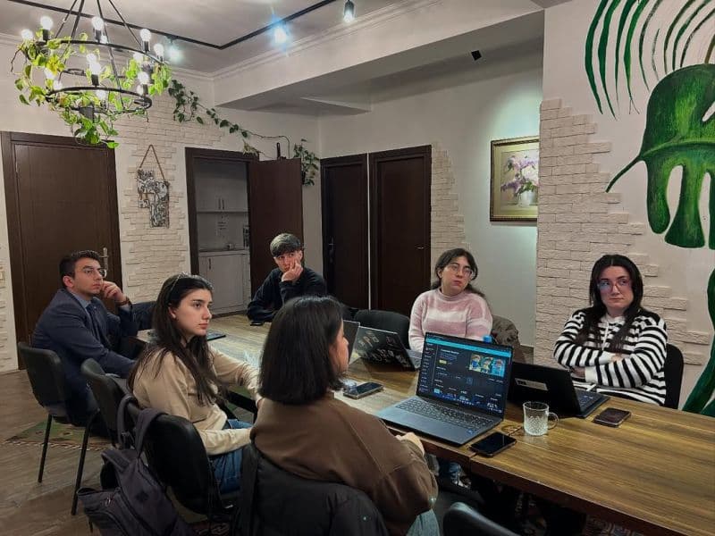 AI4CULTURE iştirakçıları dərs zamanı